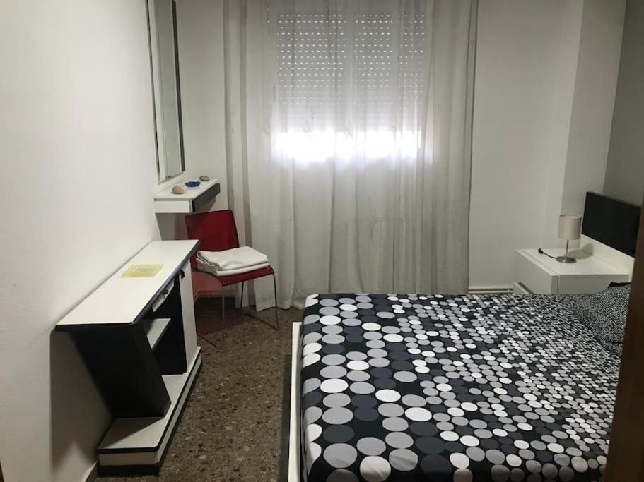 ולנסיה Apartamento Comodo Y Espacioso Con Parking מראה חיצוני תמונה